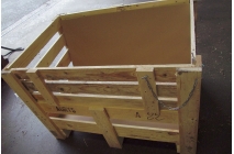 Caisse claire-voie avec porte amovible et remplissage par cartons