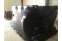 Emballage industriel par housse noire thermo-rétractable