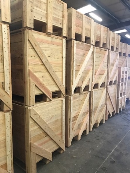 Caisses en bois fermées